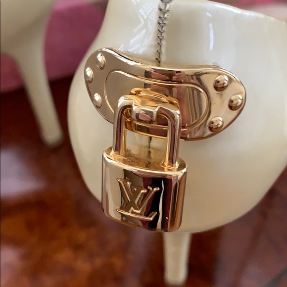 Shoes - Picture 7 of 13